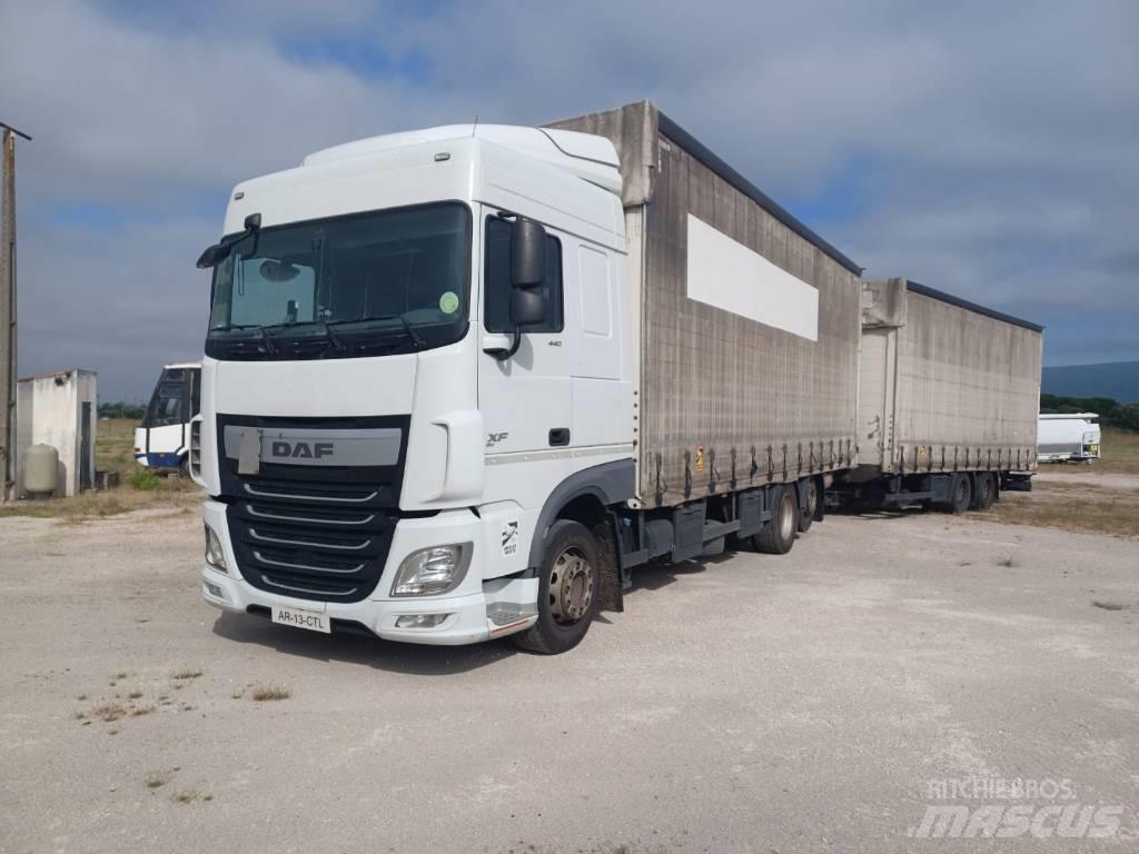 DAF XF 440 Curtain sider trucks