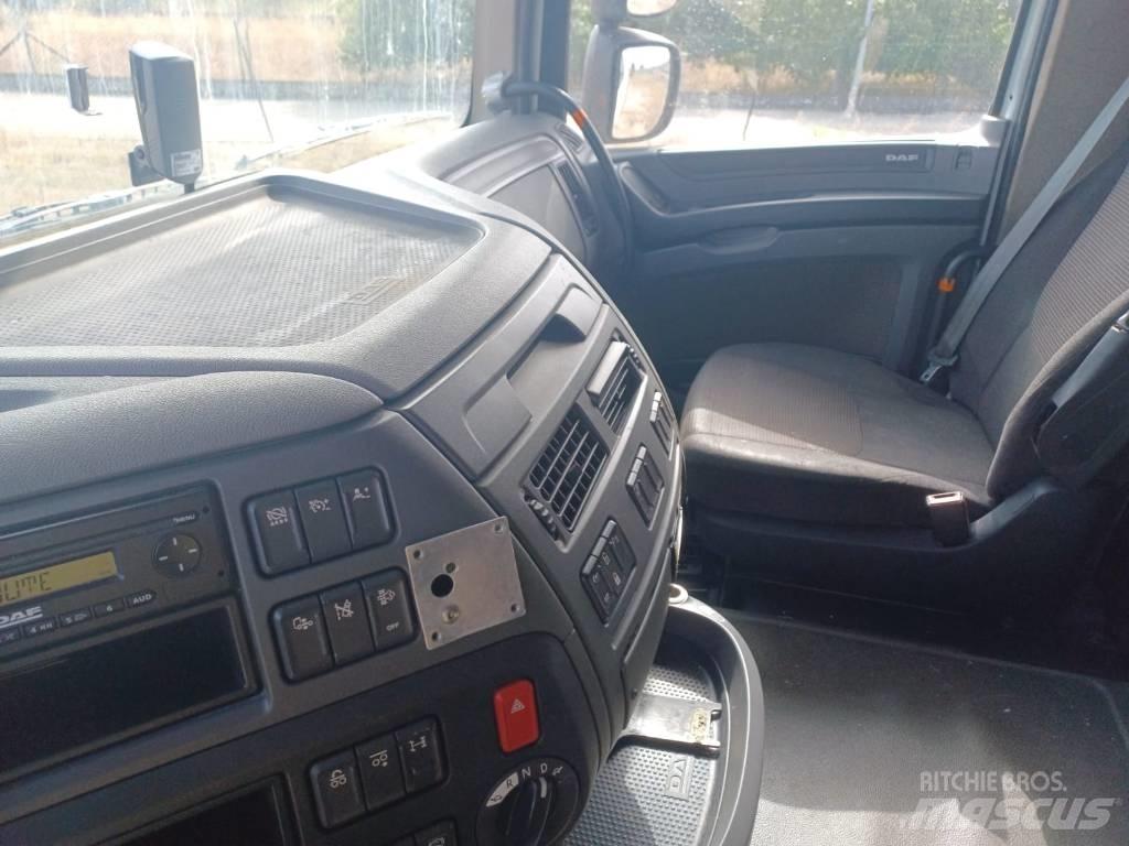 DAF XF 440 Curtain sider trucks