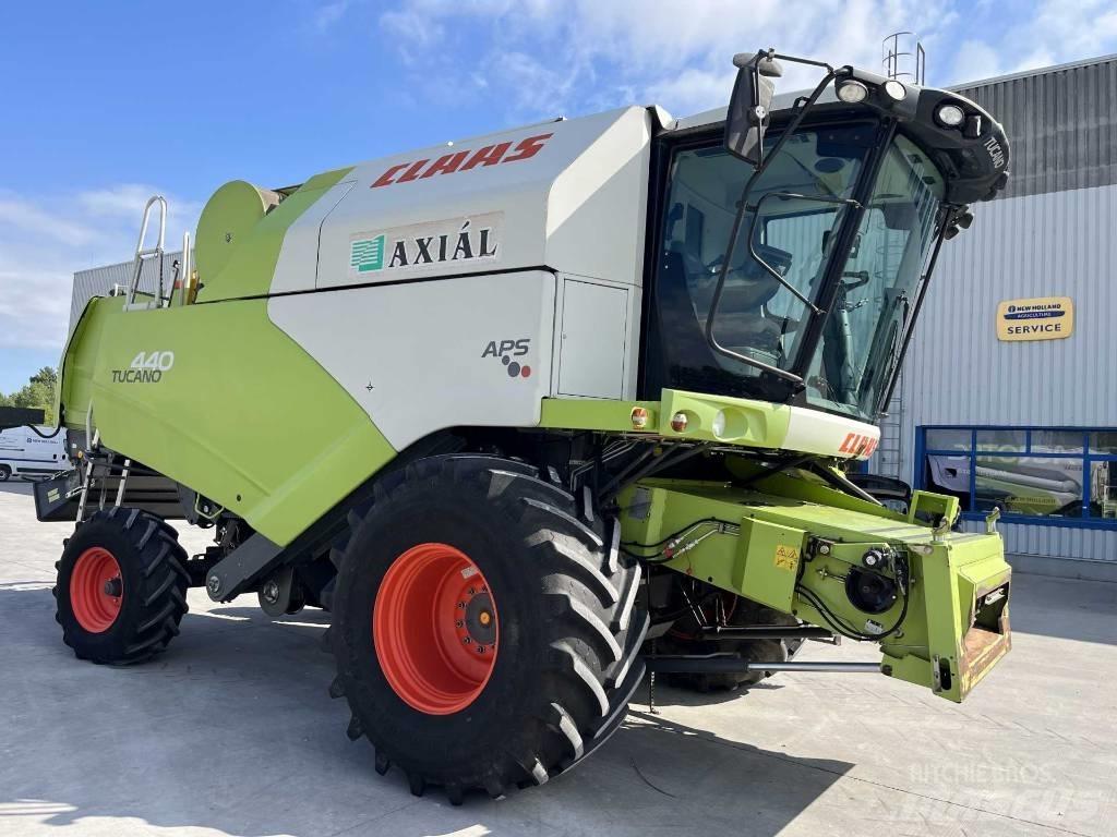 CLAAS Tucano 440 Combine harvesters