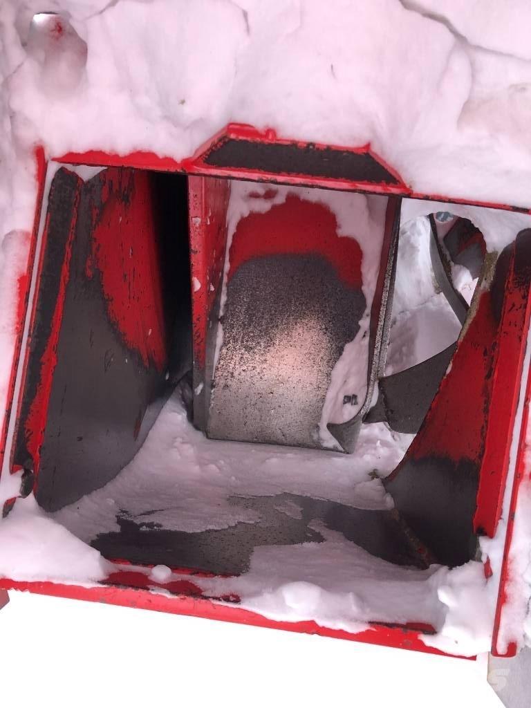 Esko 312 Snow throwers