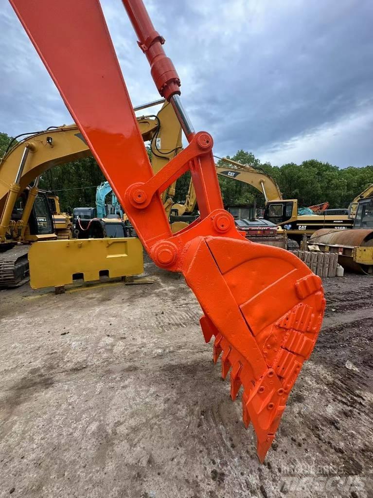 Hitachi ZX200 Crawler excavators