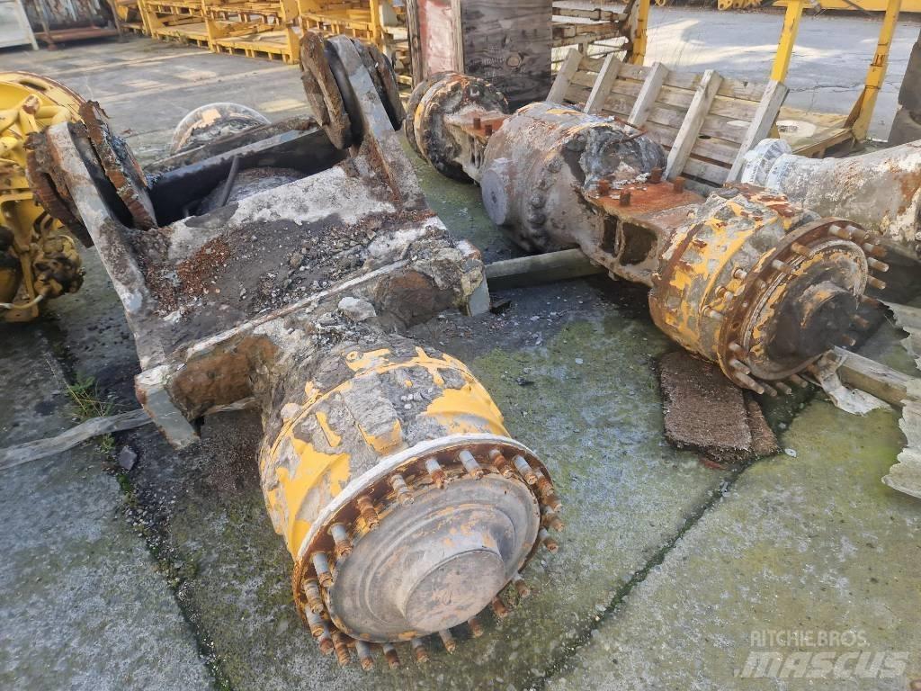 Liebherr L 586 Axles