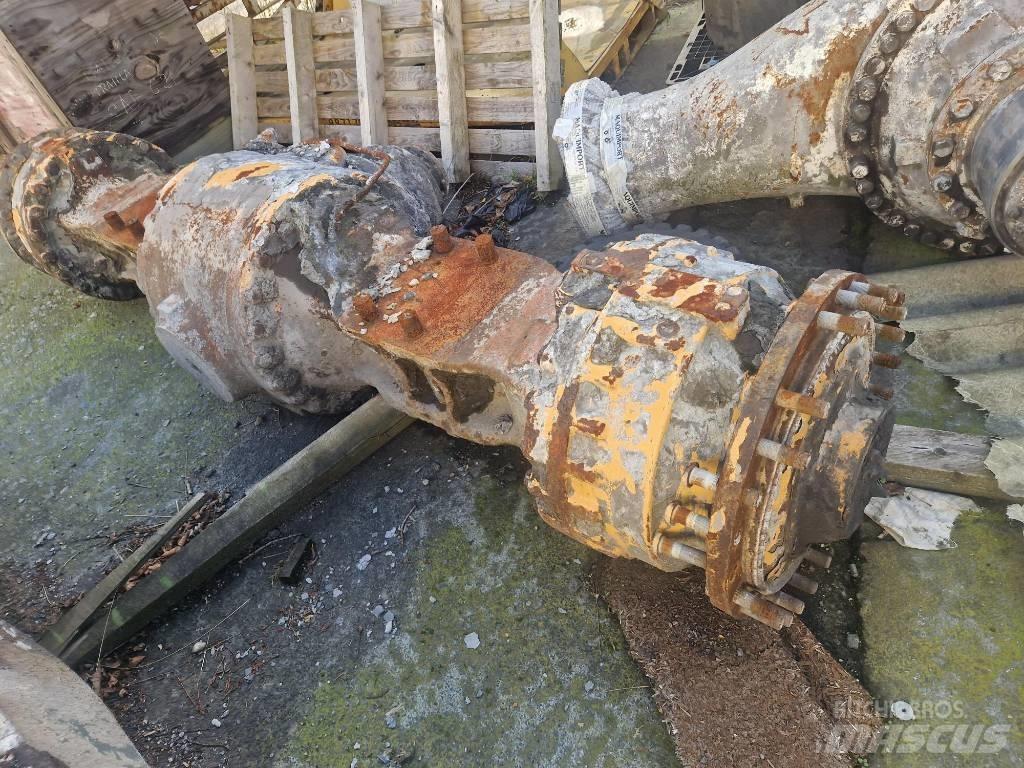 Liebherr L 586 Axles