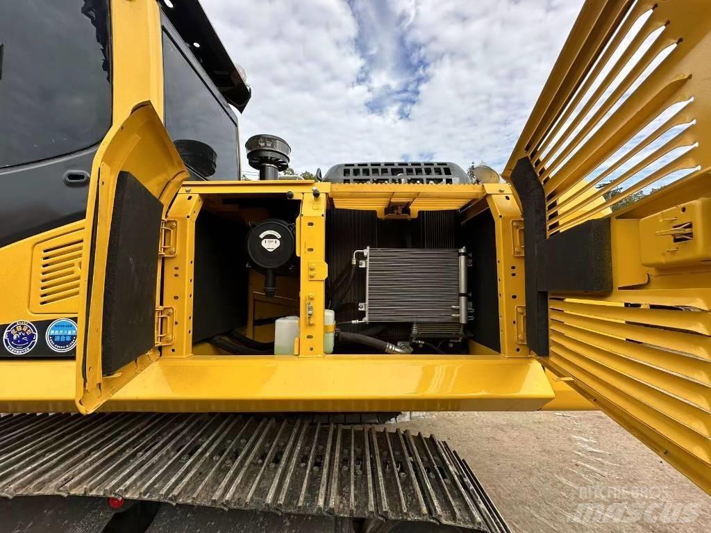Komatsu PC 220 Crawler excavators
