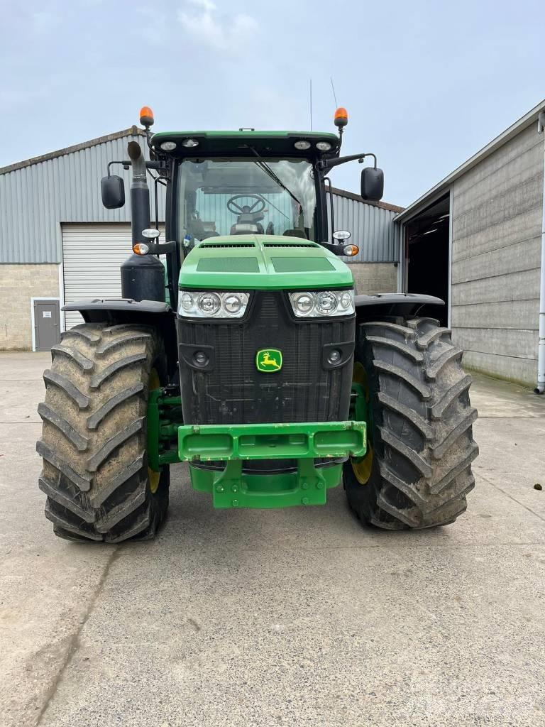 John Deere 8270 R Tractors