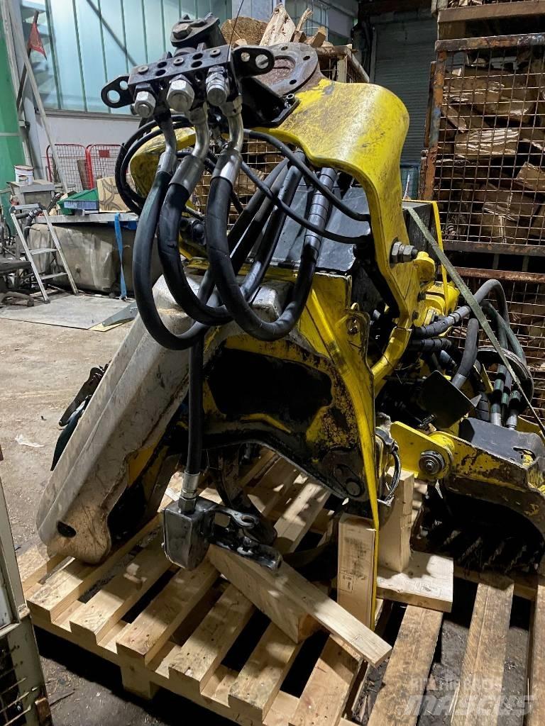 John Deere H 415 Harvester heads