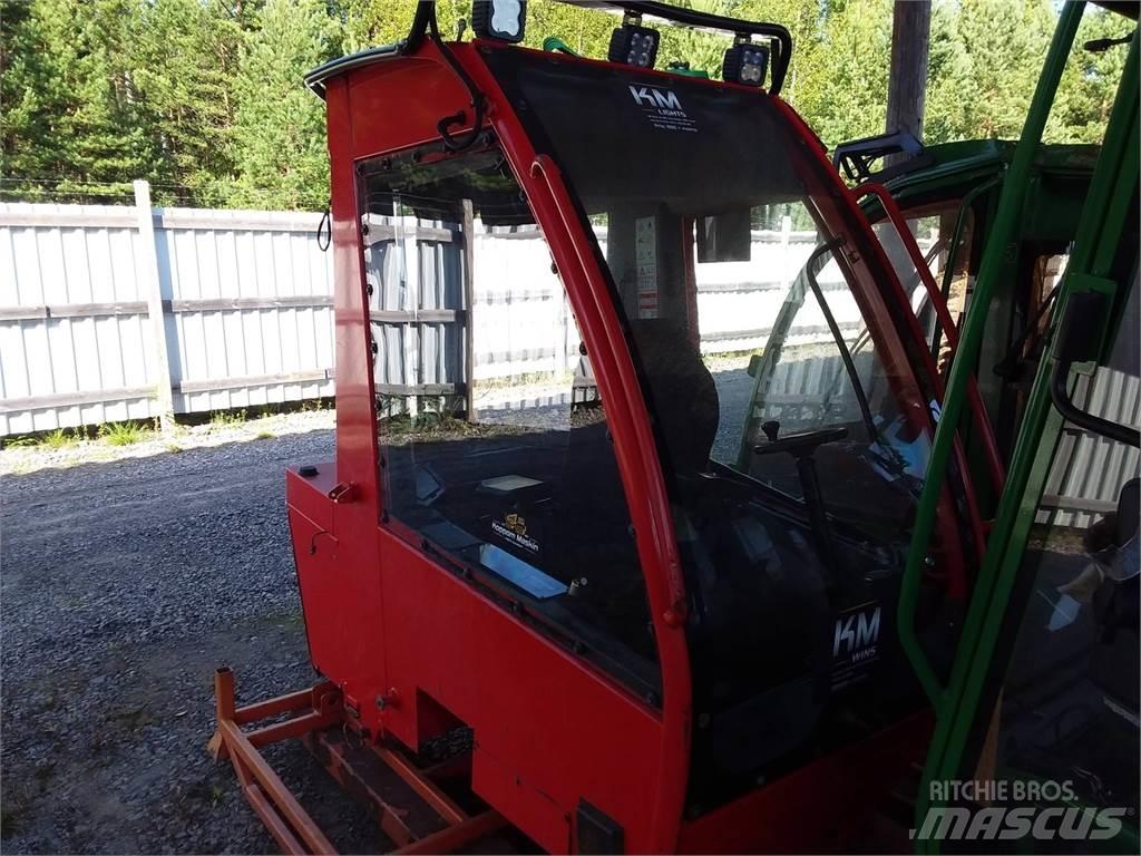 Komatsu 951 Cabins and interior