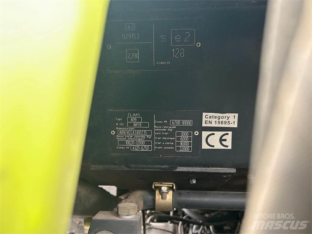 CLAAS Axion 810 Tractors