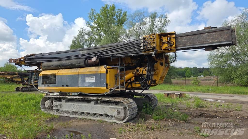 Bauer RTG 16T Vibratory pile drivers