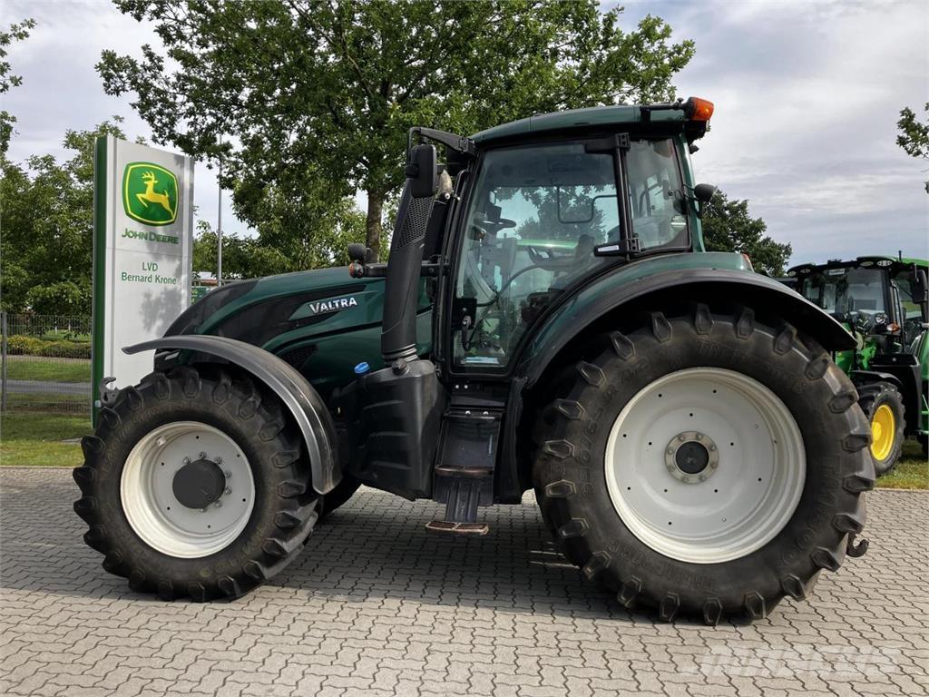 Valtra T174 Versu Tractors
