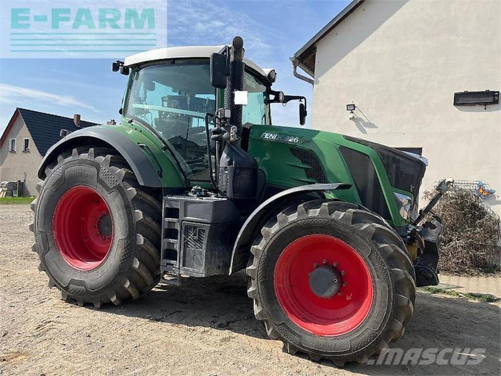 Fendt 826 vario Tractors