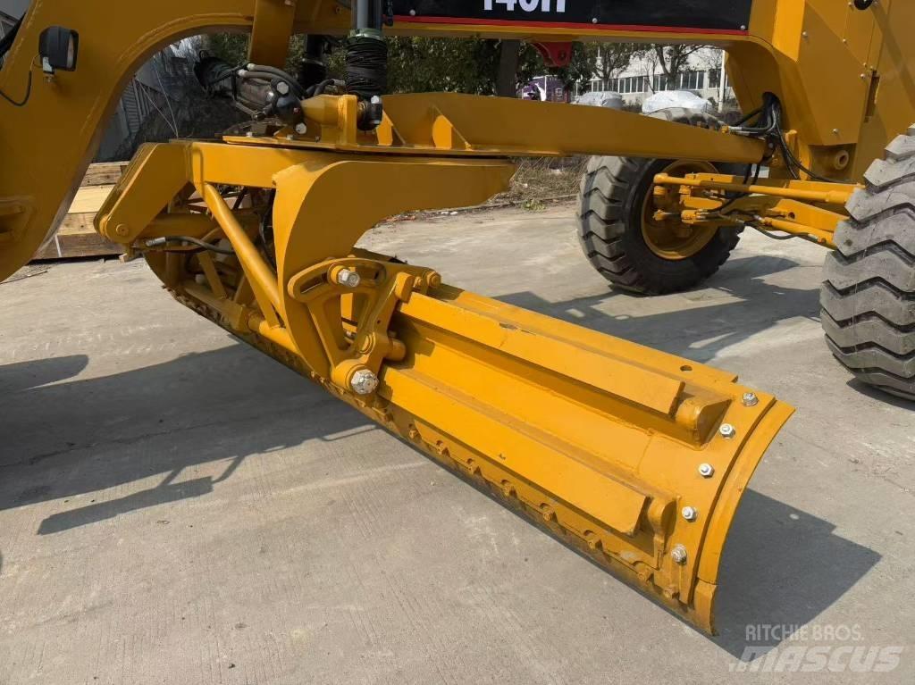 CAT 140H Graders
