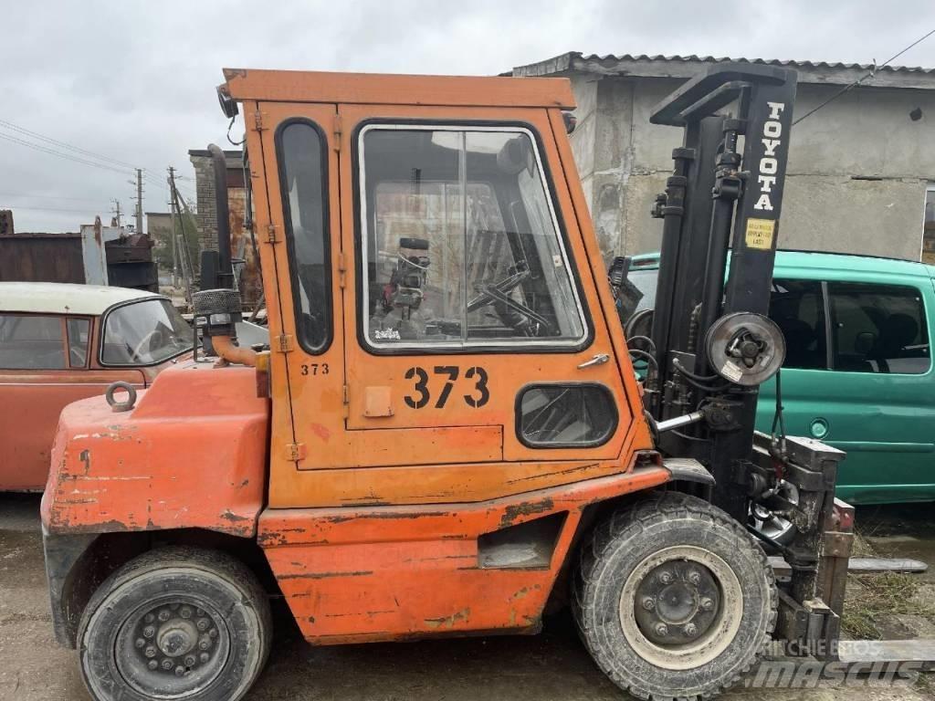 Toyota FD 35 Diesel trucks