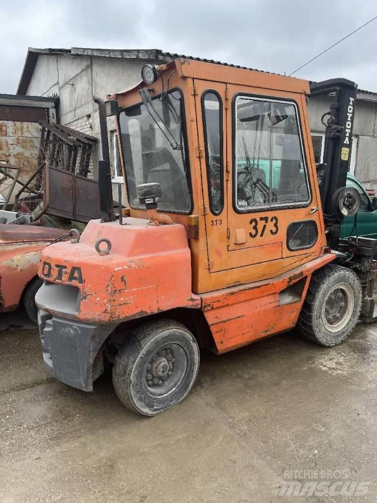 Toyota FD 35 Diesel trucks