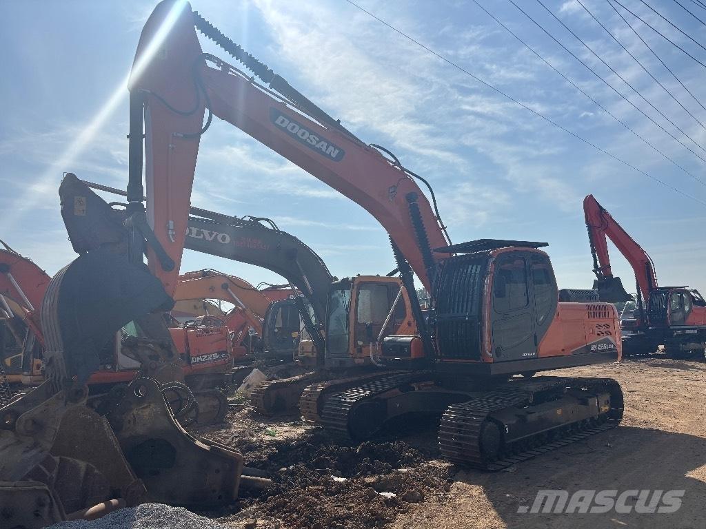 Doosan DX 225 Crawler excavators