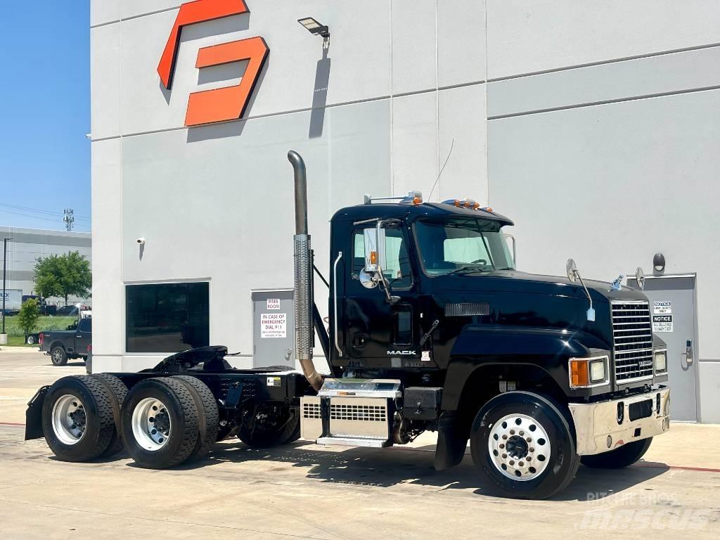 Mack CHU 613 Prime Movers