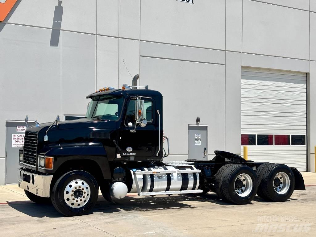 Mack CHU 613 Prime Movers