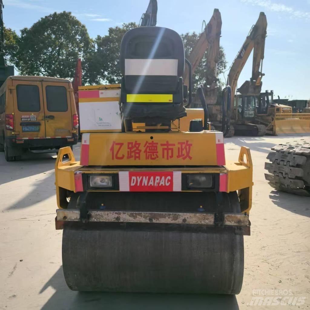 Dynapac CC 142 Twin drum rollers
