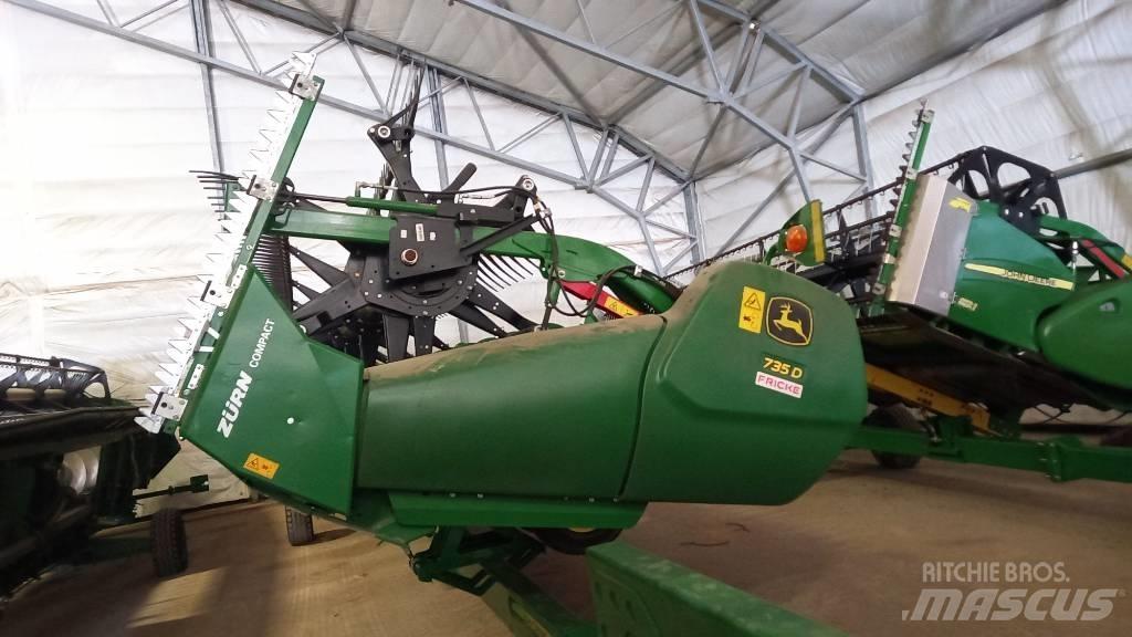 John Deere 735D Combine harvesters