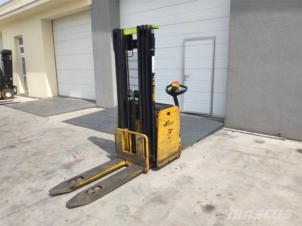 Yale MS16 AC Self propelled stackers