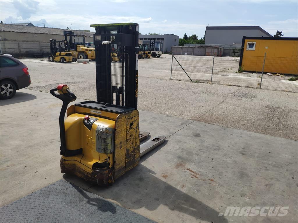 Yale MS16 AC Self propelled stackers