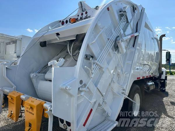 International 7400 Waste trucks