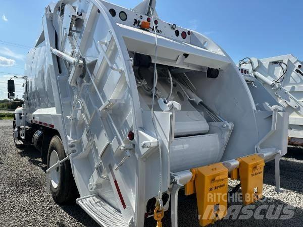 International 7400 Waste trucks