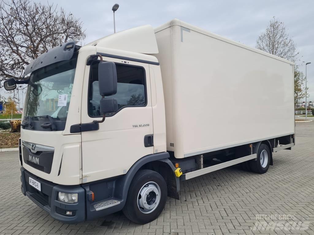 MAN 12.220 / 5.5m / LIFT Box trucks