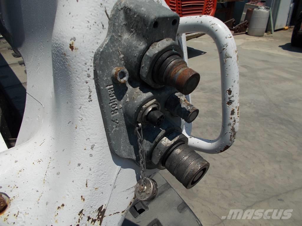 Bobcat T76 Skid steer loaders