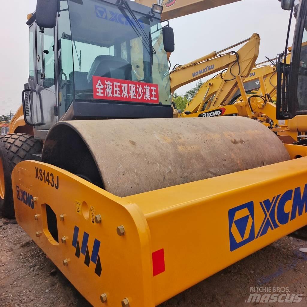 XCMG XS143J Single drum rollers