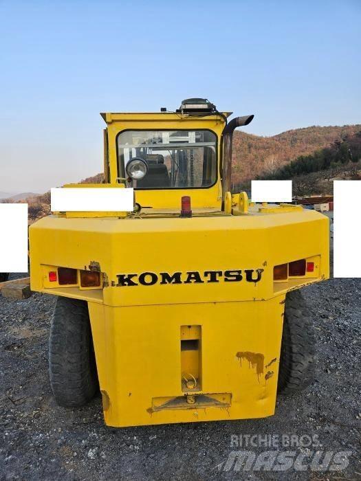 Komatsu FD 150 Reach truck