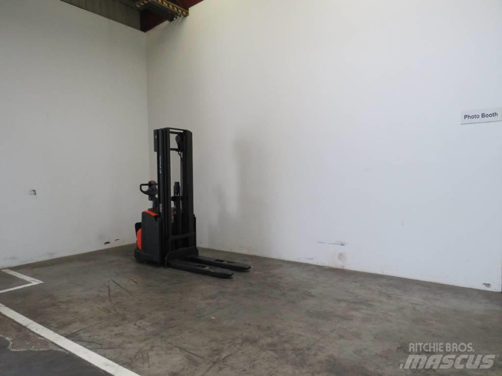 BT SWE 120 L Pedestrian stacker