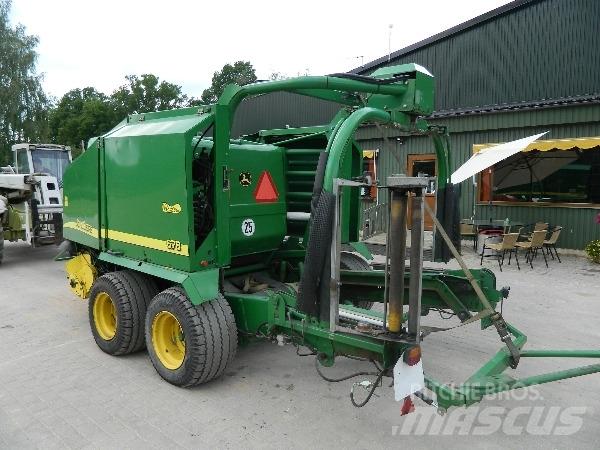 John Deere 678 Round balers