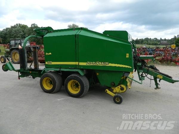 John Deere 678 Round balers