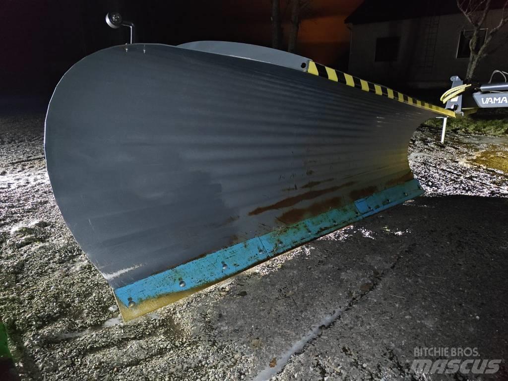 Snowek U320 alueaura Snow blades and plows