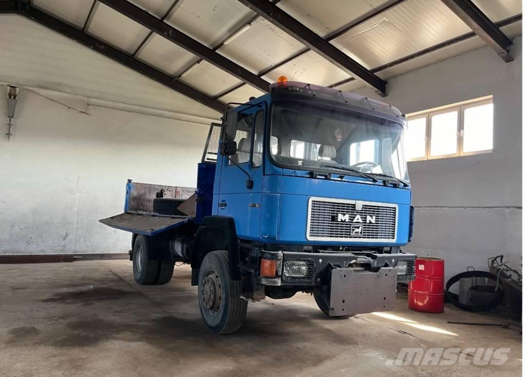 MAN 18-232 Tipper trucks