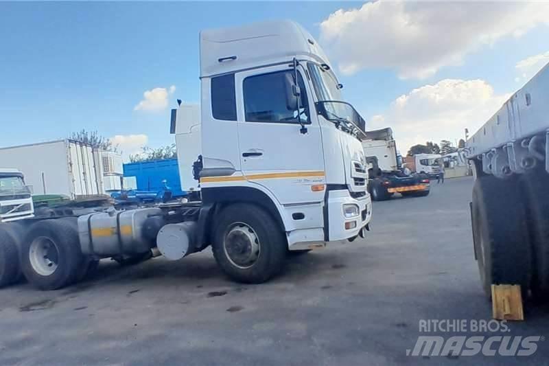 UD QUESTER GWE440 Other trucks