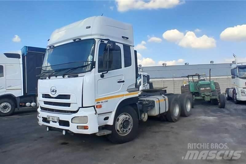 UD QUESTER GWE440 Other trucks