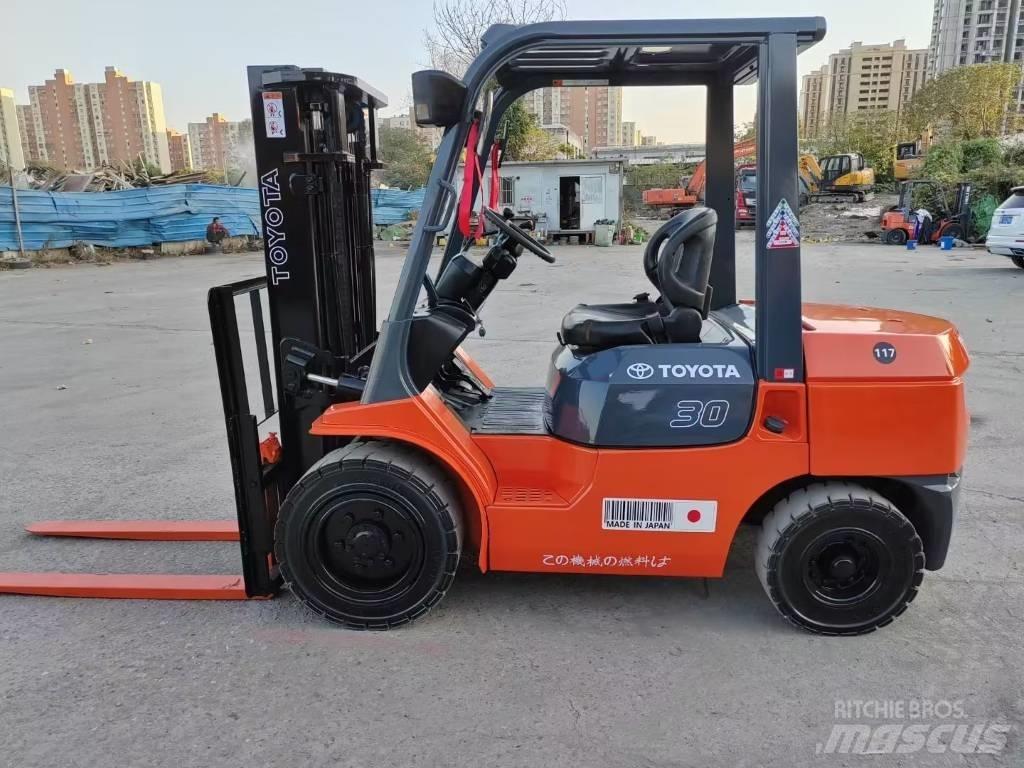 Toyota FD 30 Diesel trucks