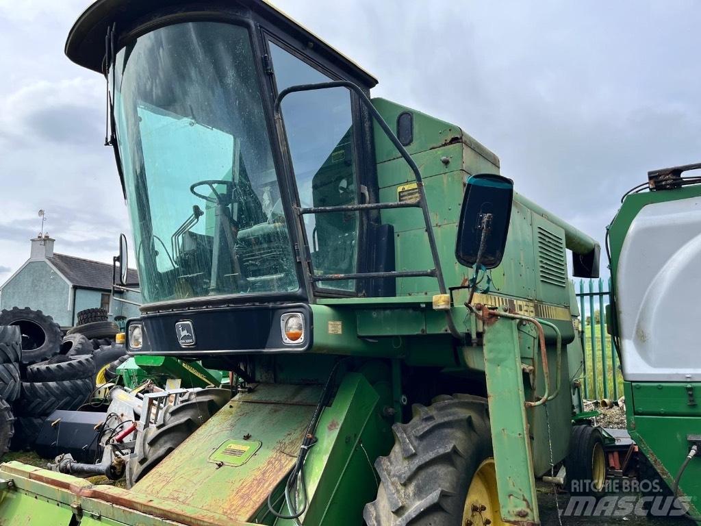 John Deere 1055 Combine harvesters