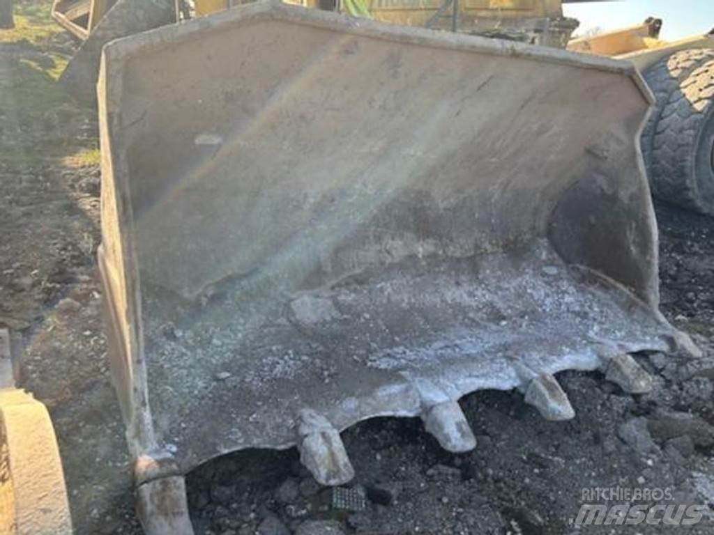 CAT 973D Buckets