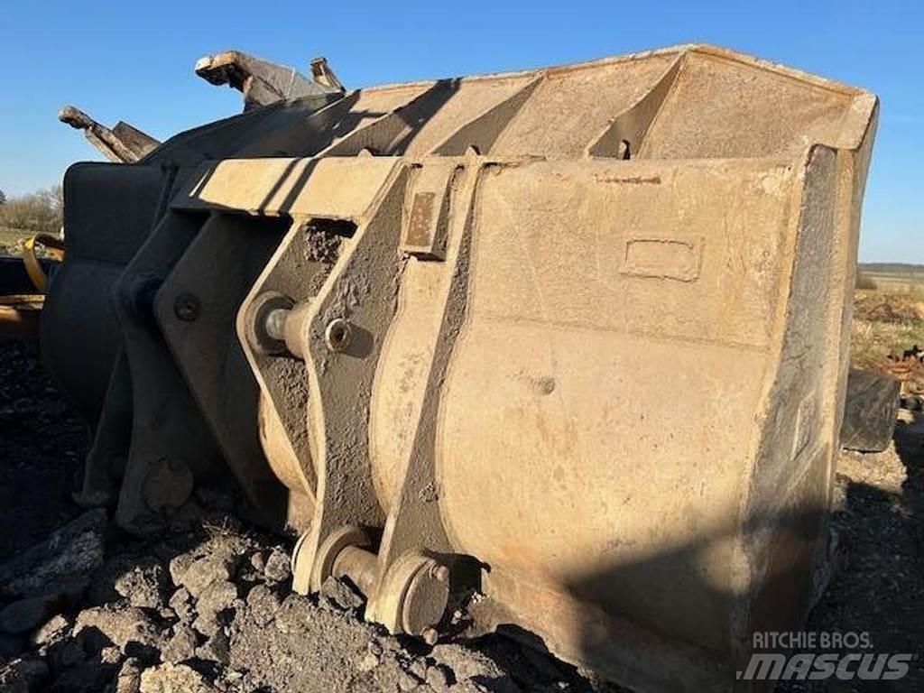 CAT 973D Buckets