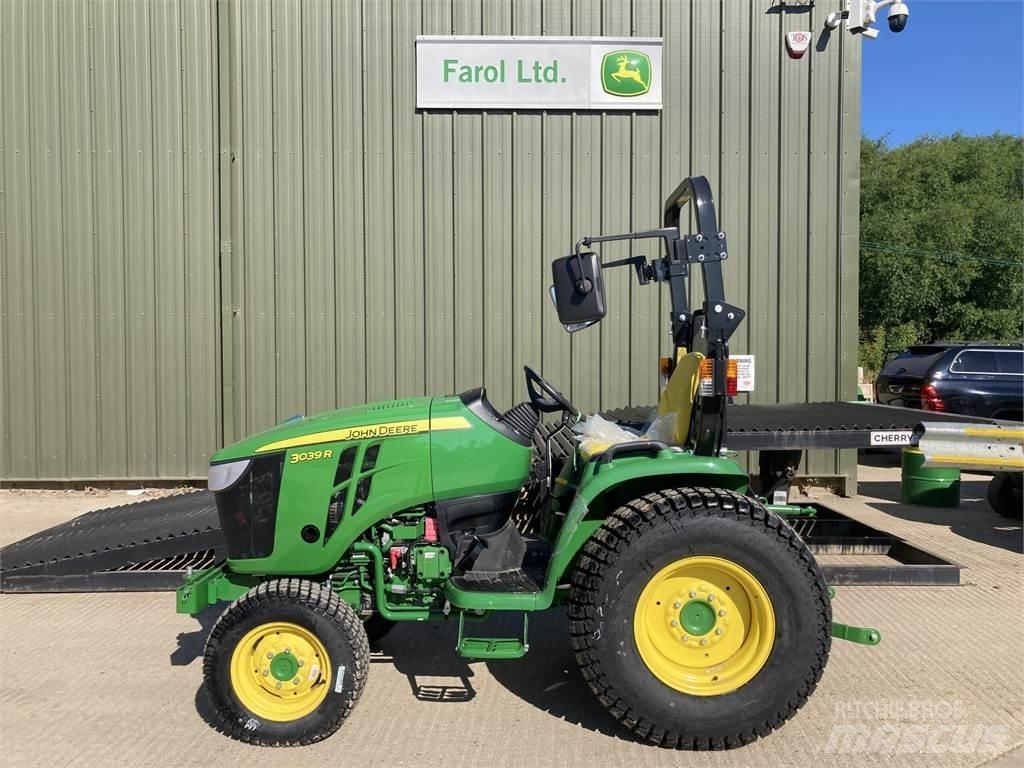John Deere 3039R Compact tractors