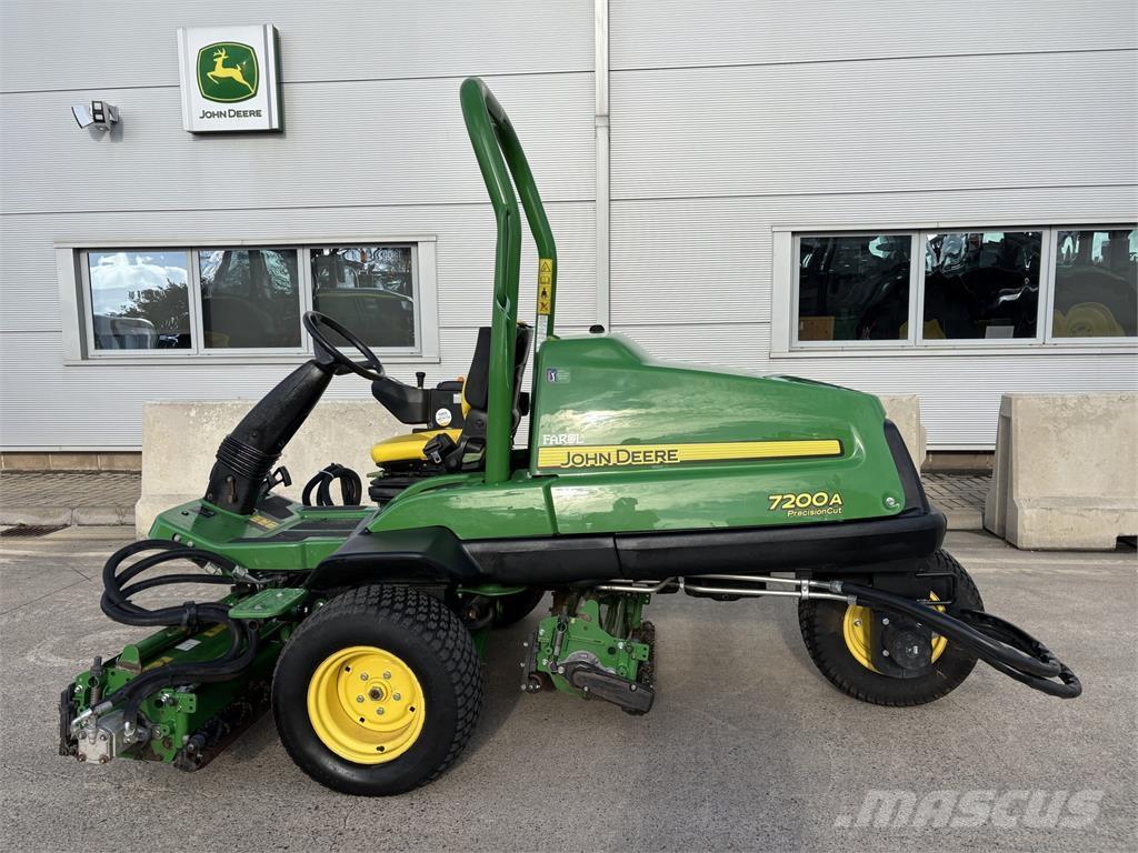 John Deere 7200A Walk-behind mowers