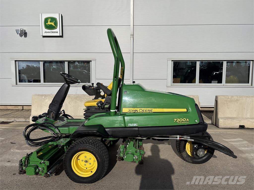 John Deere 7200A Walk-behind mowers