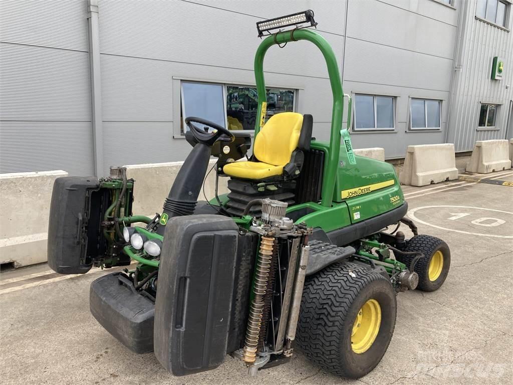 John Deere 7500AE Walk-behind mowers