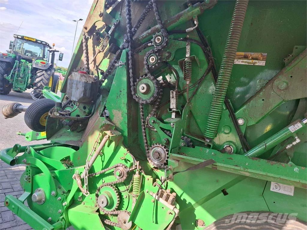 John Deere V451R Square balers