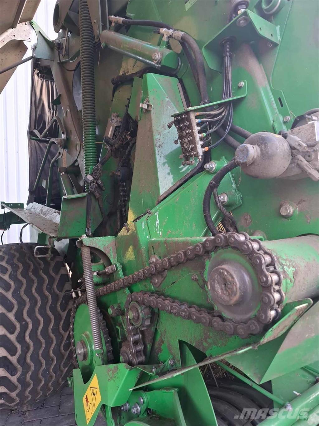 John Deere V451R Square balers