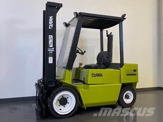 Clark DPM30N Diesel trucks