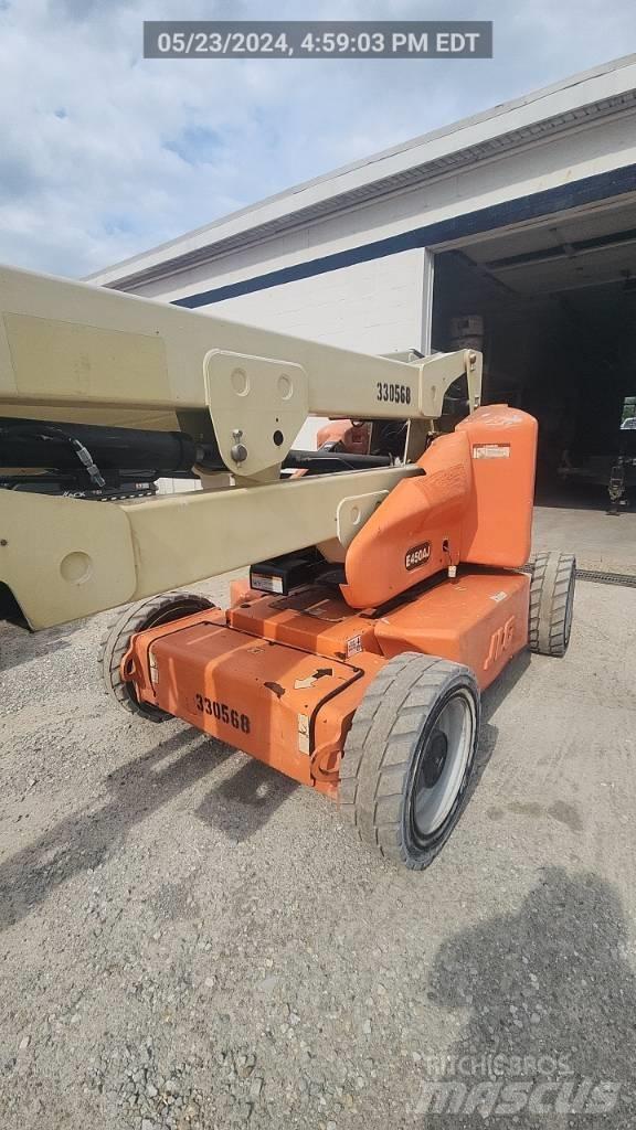 JLG E 450 AJ Articulated boom lifts